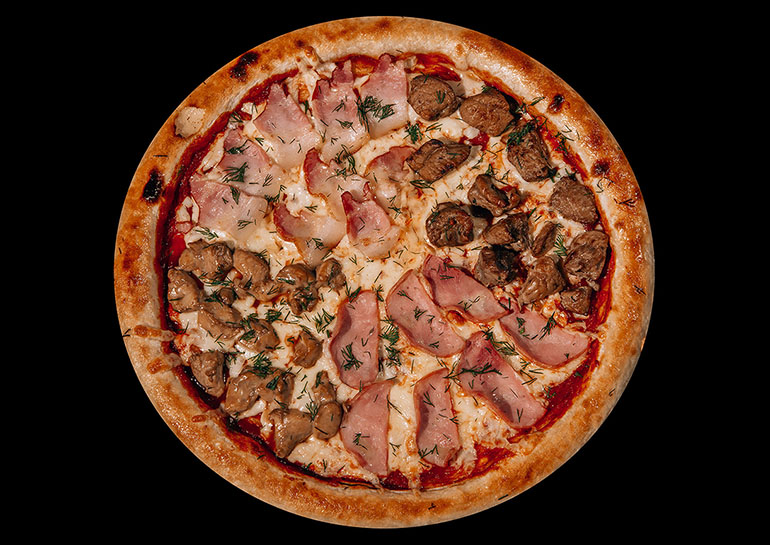 Пицца номер 4. Пицца мясная. Пицца 4 мяса. Пицца мясное ассорти на черном фоне. Пицца ассорти сверху.